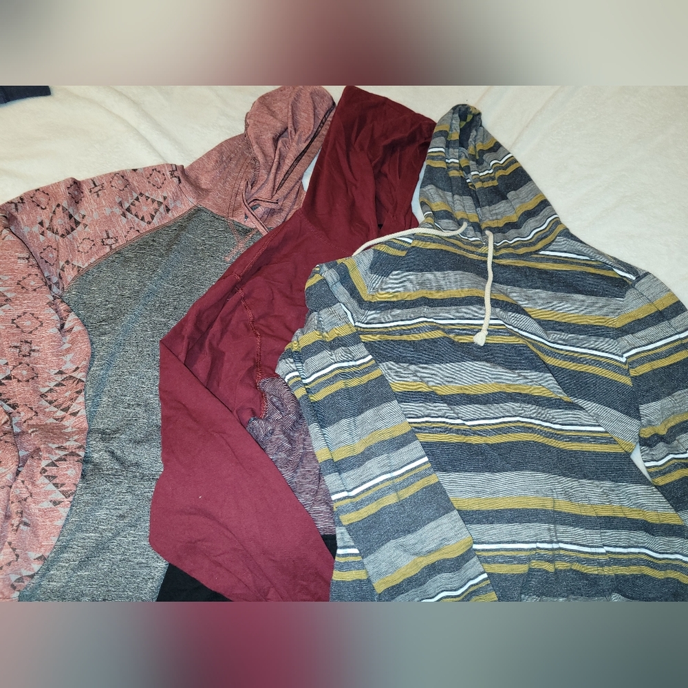Mens Hooded tshirt bundle 1xSmal 2xMed